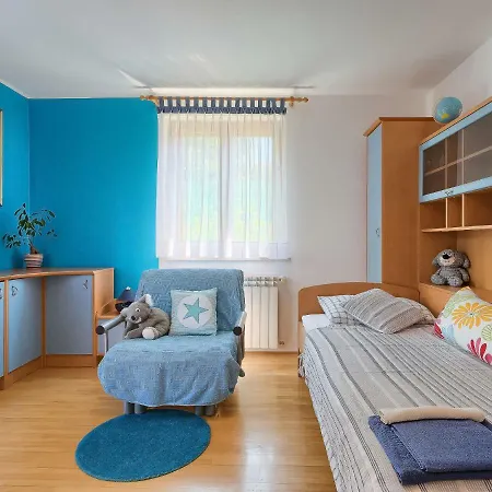 Corina By Interhome * Šišan